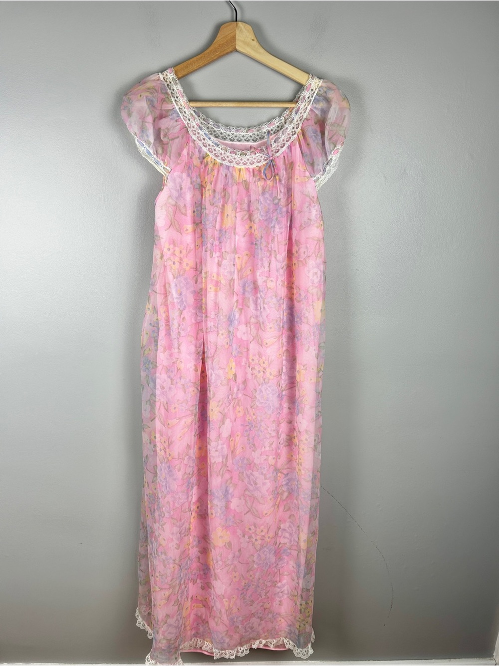 Vintage Floral Nightgown Maxi Length Pink Size Medium-Large Boho Hippie 70s Lace
